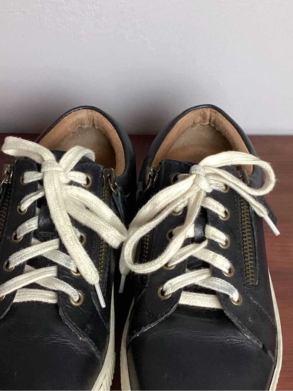 Women’s BORN Black Leather Casual Sneakers with Cream Sole Size 6.5M